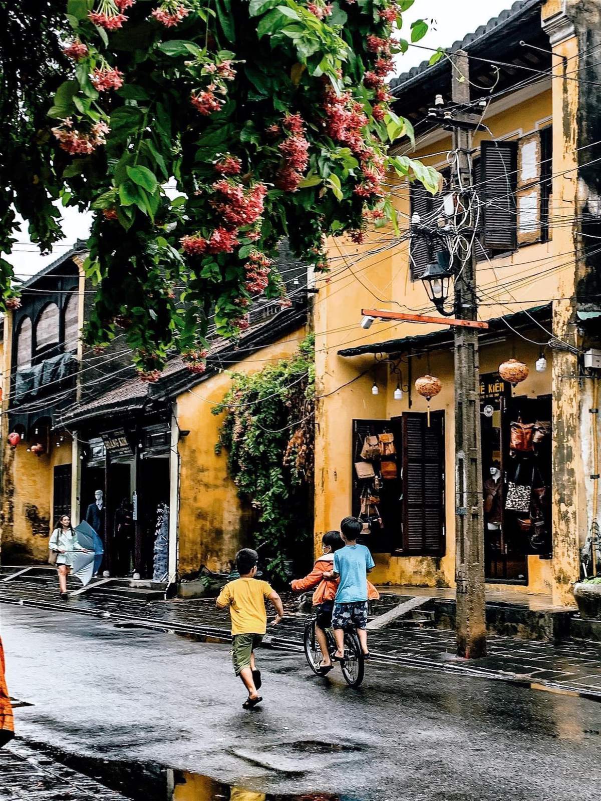 Hội An ngày mưa và nét đẹp khác lạ bất chấp cả thời tiết