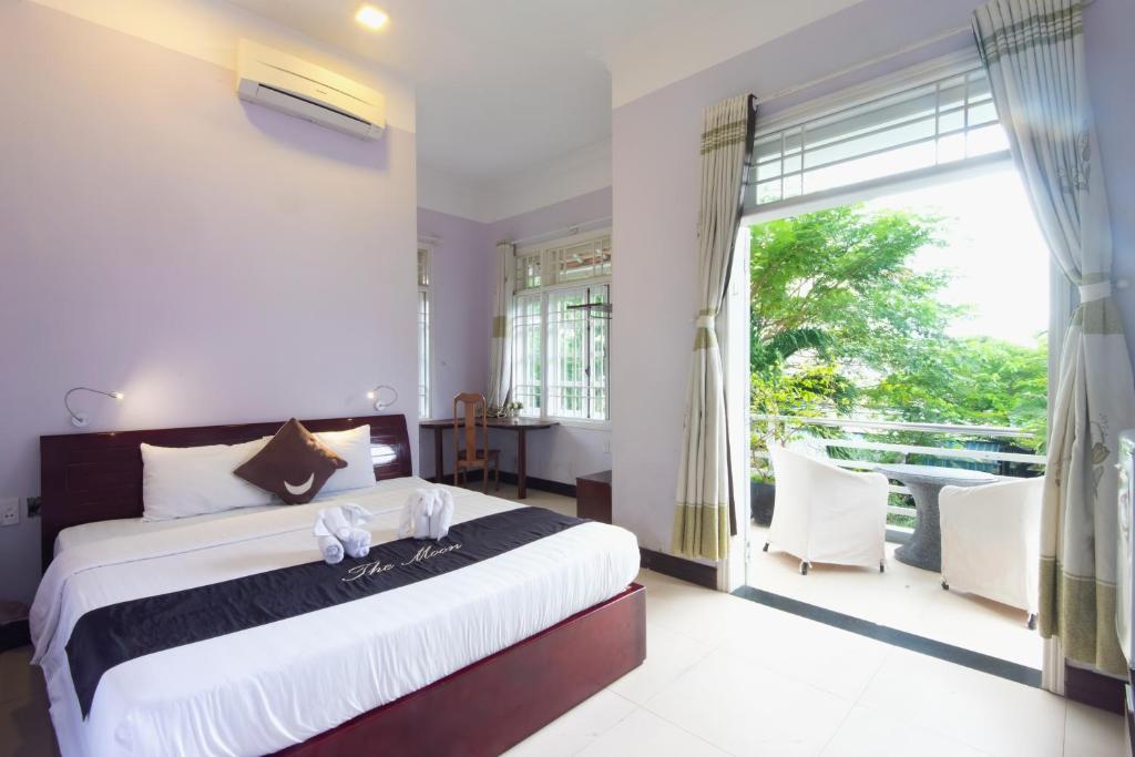 The Moon Villa Hoi An - Căn biệt thự trắng xinh đẹp nổi bật giữa Hội An hoài niệm