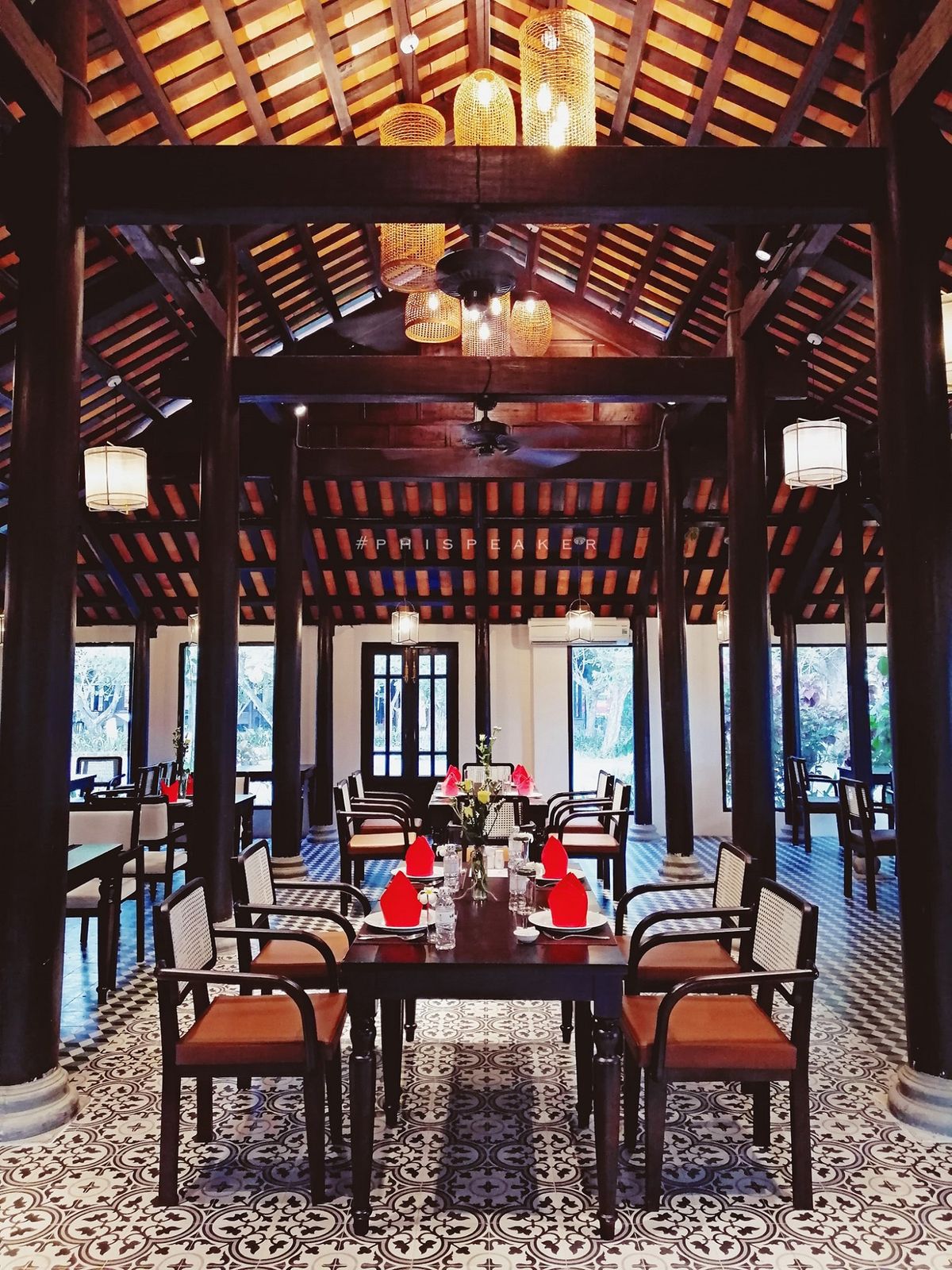 Silk Village Restaurants Hoi An - Nhà hàng phong cách cổ kính với sức chứa hơn ngàn người