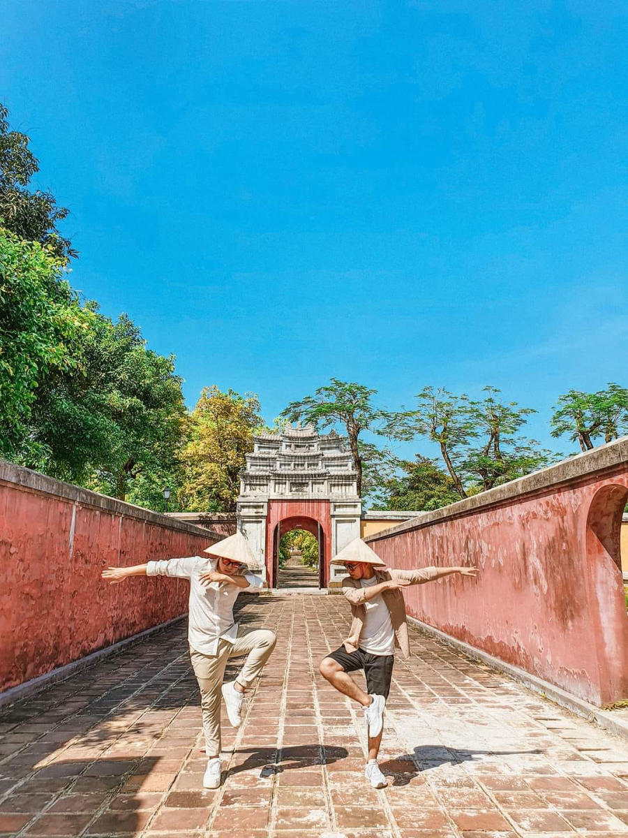 Cùng bạn thân dịch vụ hỗ trợ và đem về bộ ảnh sống ảo triệu view