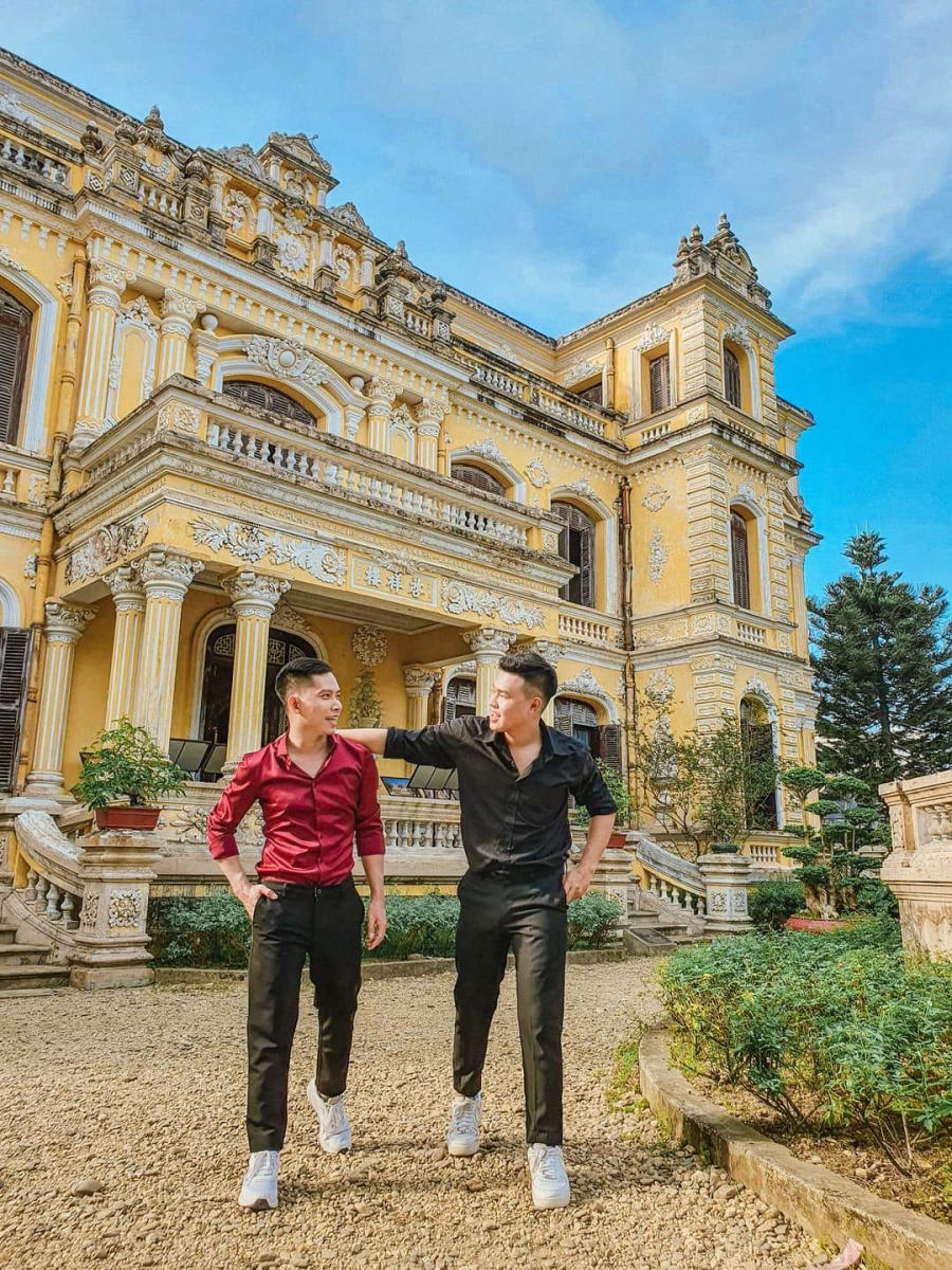 Cùng bạn thân đơn vị hỗ trợ và đem về bộ ảnh sống ảo triệu view