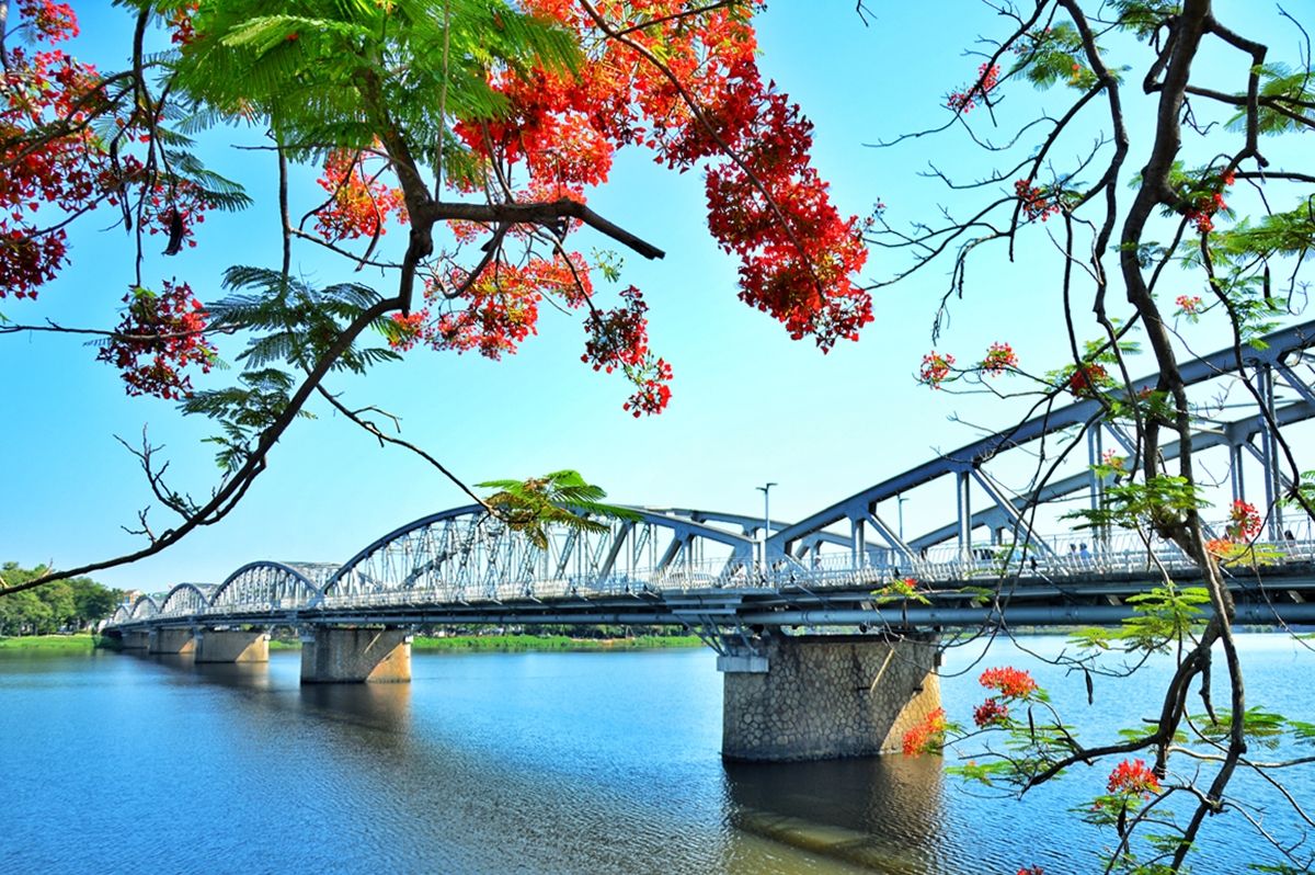 Dòng sông Hương xứ Huế hòa nhịp khoảng lặng bình yên