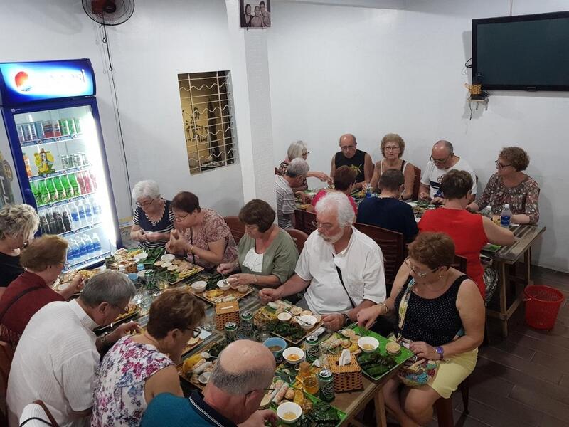 Hue food tour: Hành trình tìm hiểu Huế bằng chính vị giác của mình