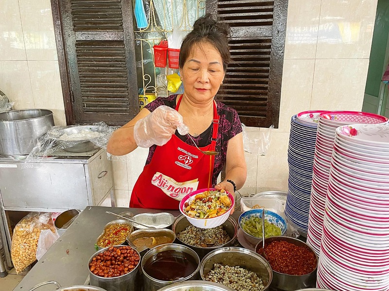 Hue food tour: Hành trình tìm hiểu Huế bằng chính vị giác của mình