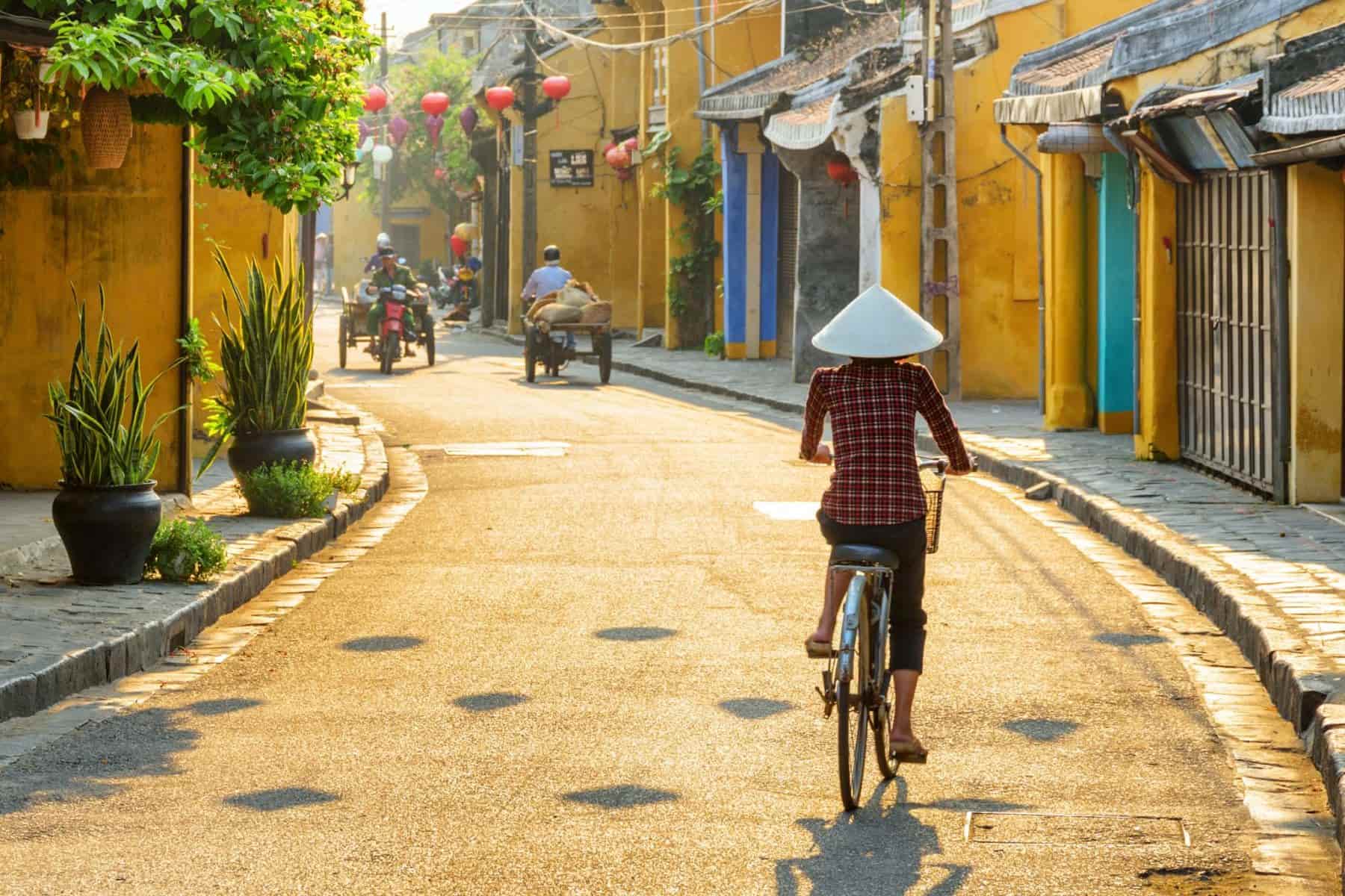 Khám phá trọn vẹn vẻ đẹp yên bình nơi Phố cổ với những kinh nghiệm du lịch Hội An tự túc cực xị