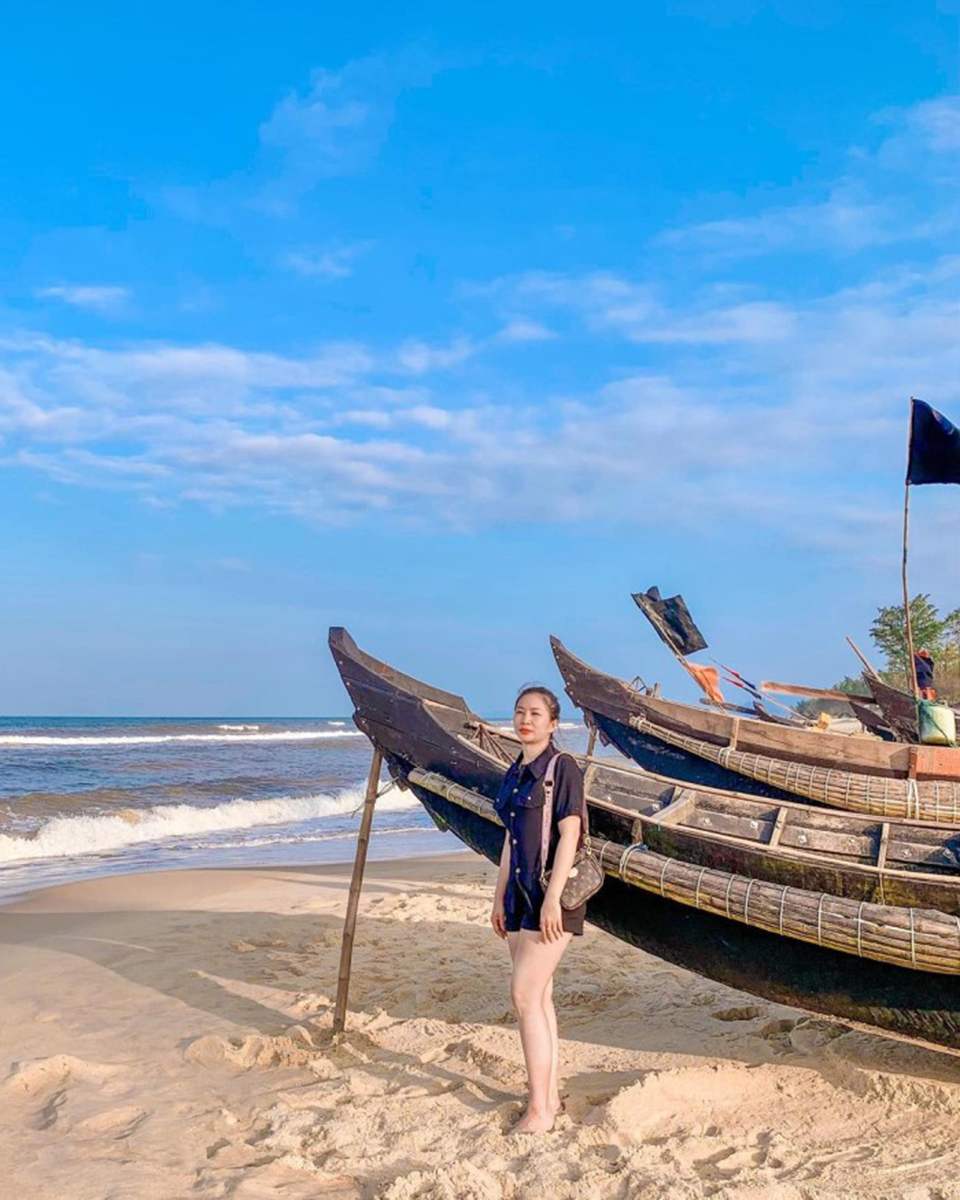 Về Bãi biển Vinh Thanh xinh đẹp để 'trốn' cái nắng oi ả của ngày hè xứ Huế
