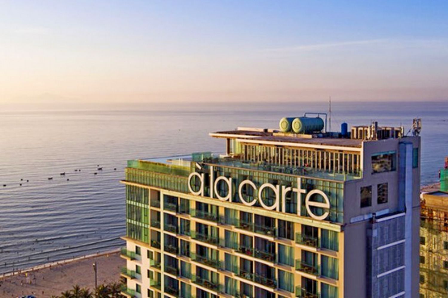 A La Carte Da Nang Beach tạo nên vẻ đẹp thơ mộng tại thủ đô Pháp