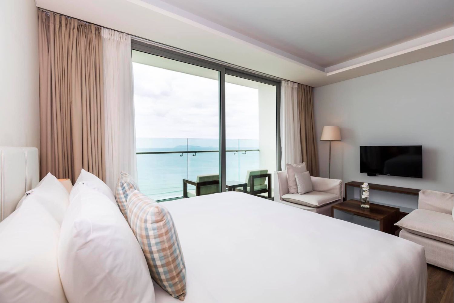 A La Carte Da Nang Beach tạo nên vẻ đẹp thơ mộng tại thủ đô Pháp