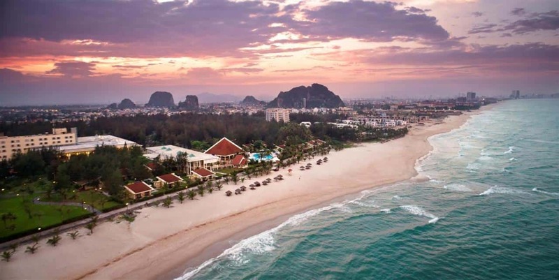 Bãi biển Lăng Cô một bức tranh thuần khiết của xứ Huế