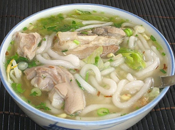Bánh canh cá lóc Bà Triệu Huế - Món ngon khó cưỡng được tạo nên từ cái tâm và cái tình