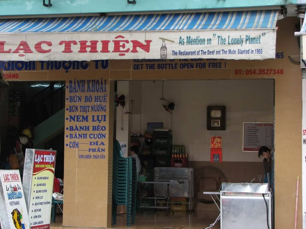 Bánh khoái Đinh Tiên Hoàng - Cảm nhận vị ngon bánh khoái xứ Huế 40 năm tuổi