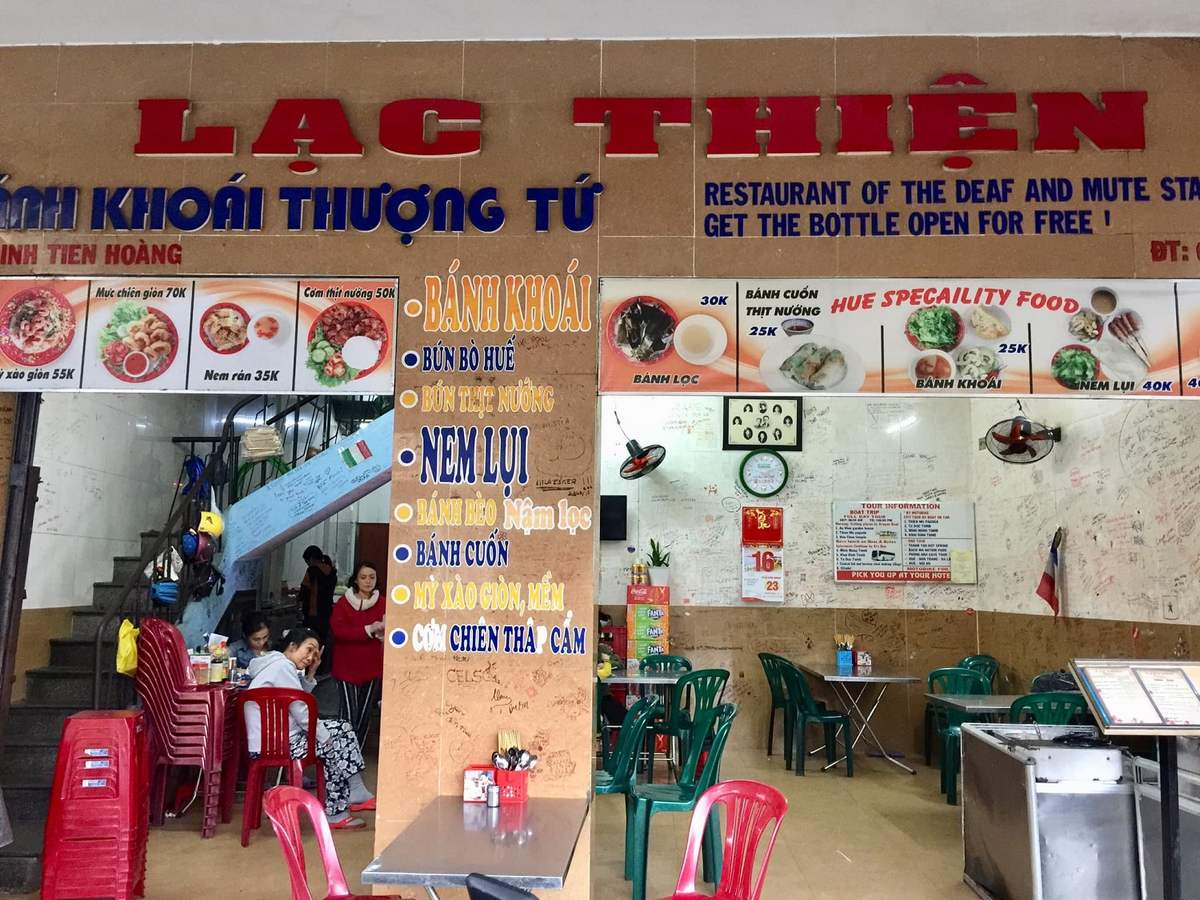 Bánh khoái Đinh Tiên Hoàng - Cảm nhận vị ngon bánh khoái xứ Huế 40 năm tuổi