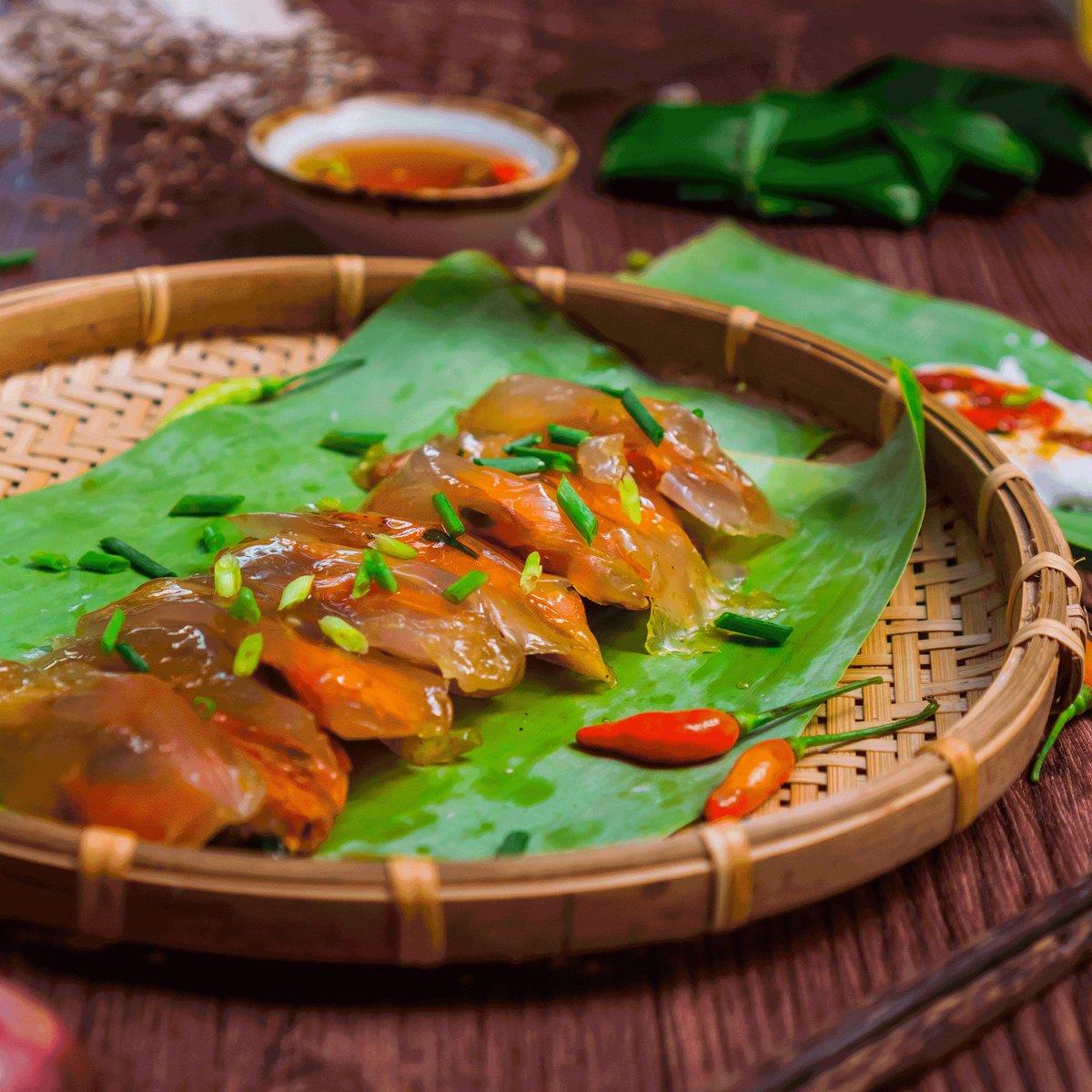 Bánh lọc nóng sông Hương với hương vị đậm đà khó quên
